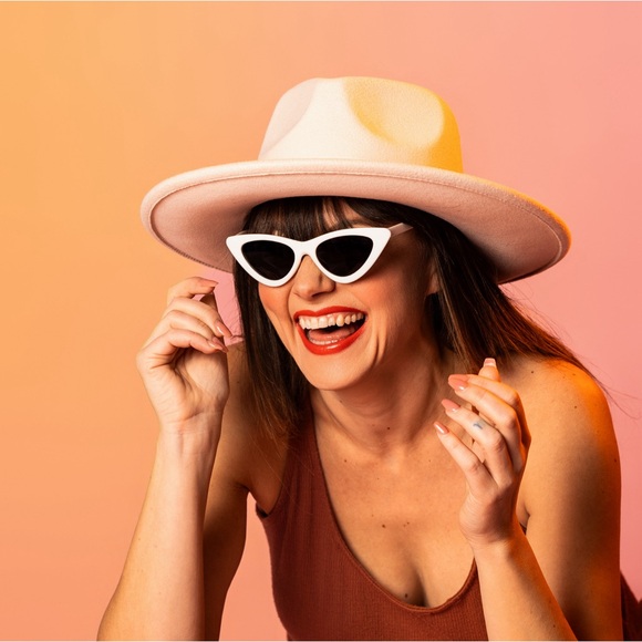 Meet your Posher, Kara - Picture 2 of 5